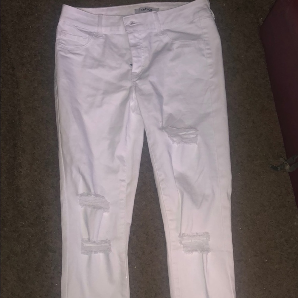 White distressed jeans